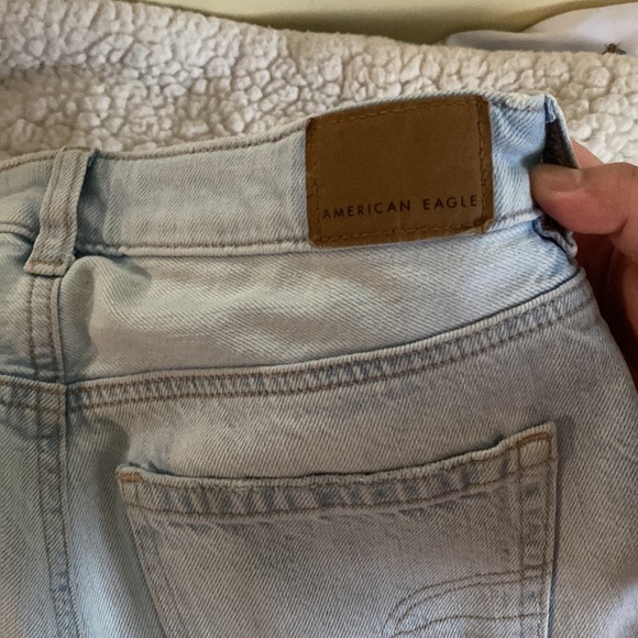 AE destressed light Wash denim jeans ( New without tags) - Picture 7 of 8